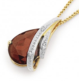 9ct+Garnet+%26amp%3B+Diamond+Pendant