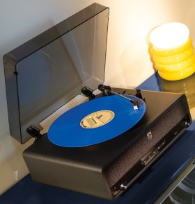 Philips-Retro-Bluetooth-Turntable on sale