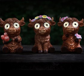 Solar+Smart+Highland+Cows+with+Flowers+8x7x12cm